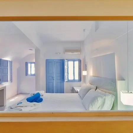 Dazzling Santorini | Mars | 1 Bedroom | Min. Children Age: 12 Years | Spacious Shared Sun Terrace And Swimming Pool With Breathtaking Caldera View |  Oia (Santorini)