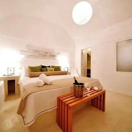 Dazzling Santorini | Mars | 1 Bedroom | Min. Children Age: 12 Years | Spacious Shared Sun Terrace And Swimming Pool With Breathtaking Caldera View | Oia (Santorini)