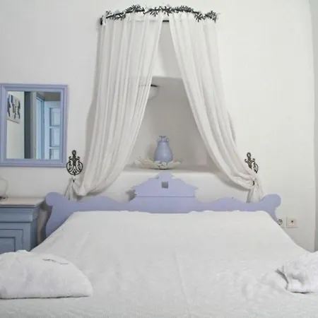 Dazzling Santorini | Mars | 1 Bedroom | Min. Children Age: 12 Years | Spacious Shared Sun Terrace And Swimming Pool With Breathtaking Caldera View | * Oia (Santorini)