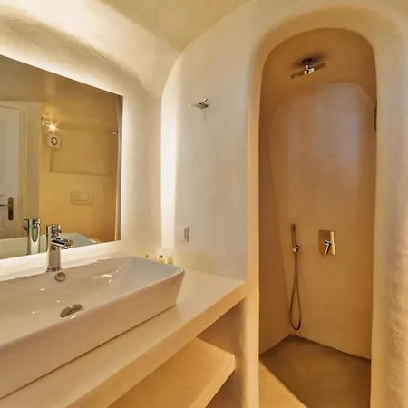 Dazzling Santorini | Mars | 1 Bedroom | Min. Children Age: 12 Years | Spacious Shared Sun Terrace And Swimming Pool With Breathtaking Caldera View |  Oia (Santorini)
