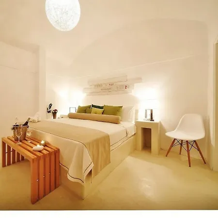  Dazzling Santorini | Mars | 1 Bedroom | Min. Children Age: 12 Years | Spacious Shared Sun Terrace And Swimming Pool With Breathtaking Caldera View |