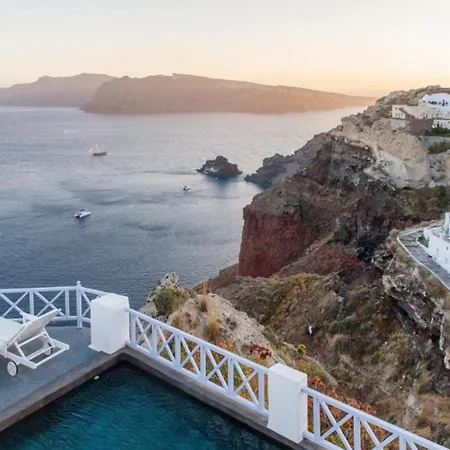 Dazzling Santorini | Mars | 1 Bedroom | Min. Children Age: 12 Years | Spacious Shared Sun Terrace And Swimming Pool With Breathtaking Caldera View |